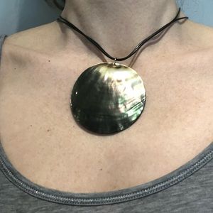 Genuine MOP shell pendant choker
